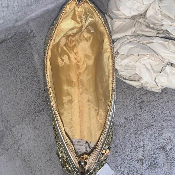 🆕- Glamorous Gold Sequin Cosmetic Bag - Picture 8 of 8